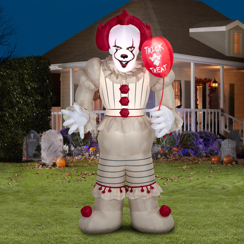 Warner Bros. 8 ft Pennywise Holding Red Balloon Halloween Yard Inflatable with LED Lights