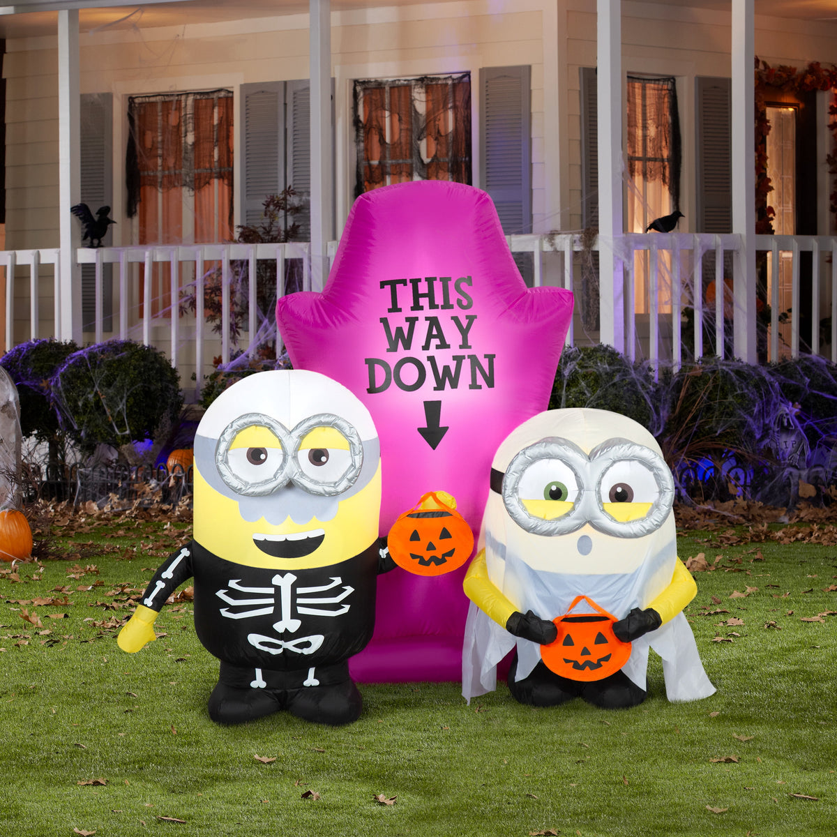 Gemmy Airblown Inflatable Minions Halloween Scene Universal , 5 ft Tall, Multicolored