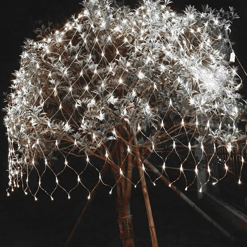 Garden Net Lights Battery Operated 4x6M 672LED Waterproof Net Mesh String Lights 8 Modes Fairy Lights for Indoor Outdoor Christmas Tree Bush Garden Backyard Décor