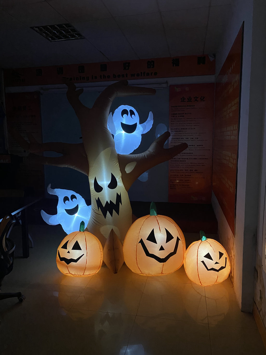 Wick's Outdoor Living 4 Ft Pumpkin Family Around Spooky Tree, Halloween Yard Inflatable