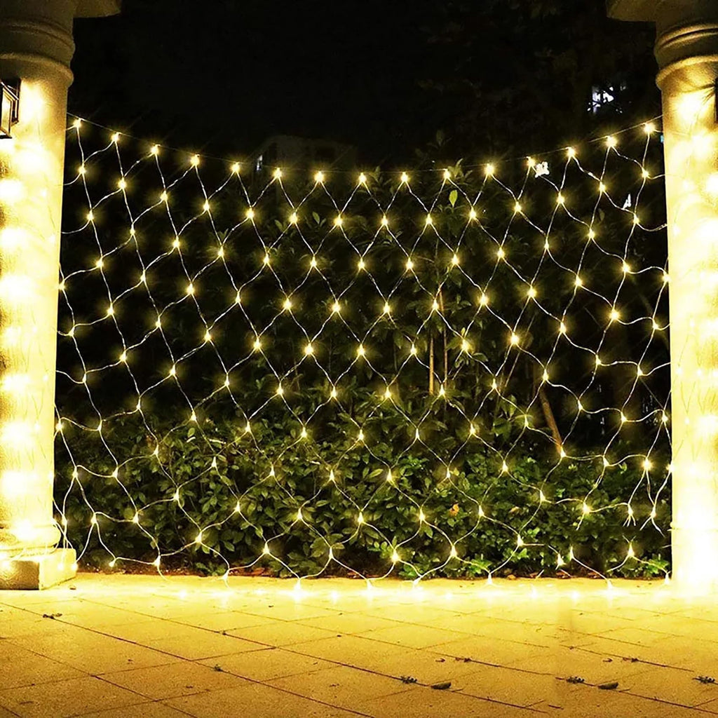 Garden Net Lights, Battery Operated 672 LED Waterproof Net Mesh Lights with 8 Modes, 6x4M Fairy String Lights for Outdoor Indoor Christmas Tree, Bush, Backyard, Garden, Party Décor