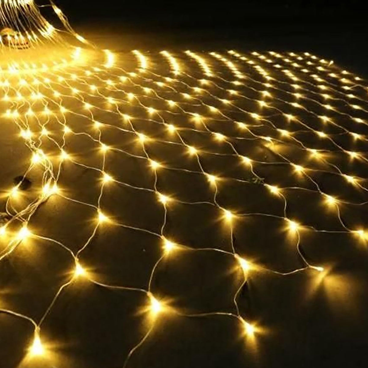Garden Net Lights, Battery Operated 672 LED Waterproof Net Mesh Lights with 8 Modes, 6x4M Fairy String Lights for Outdoor Indoor Christmas Tree, Bush, Backyard, Garden, Party Décor