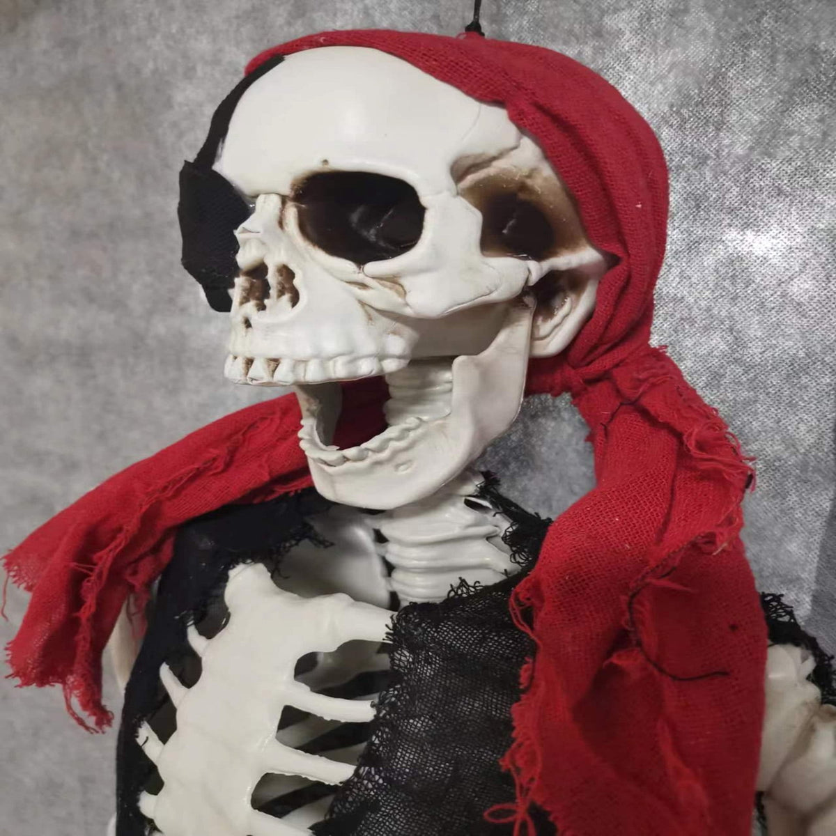 MInHoues 65-inch Halloween Pirate Human Skeleton, Full Life-Size Poseable Skeleton Body Prop for Haunted House, Realistic Plastic Bone Decor for Scary Party Yard, Anatomy Model Decoration