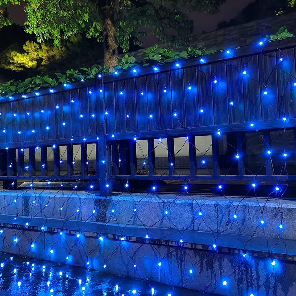 Garden Net Lights- Battery Operated 672 LED Waterproof Net Mesh Lights with 8 Modes- 6x4M Fairy String Lights for Outdoor Indoor Christmas Tree- Bush- Backyard- Garden- Party Décor.