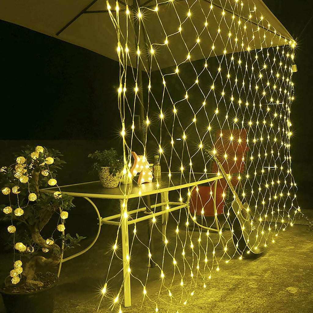 Garden Net Lights Battery Operated 4x6M 672LED Waterproof Net Mesh String Lights 8 Modes Fairy Lights for Indoor Outdoor Christmas Tree Bush Garden Backyard Décor
